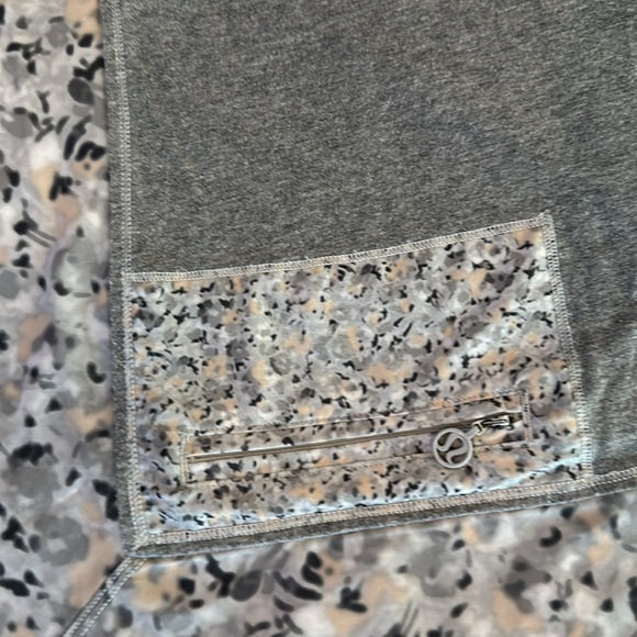 EUC Lululemon scarf with built in zipper pocket for keys, cash, etc! - Picture 2 of 2